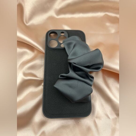 Stylish IPhone 16 pro max Case with Satin Scrunchie Holder - Picture 6 of 6